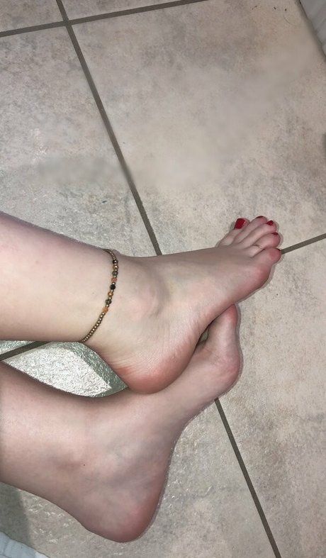 Just_me_and_my_feet photo 5