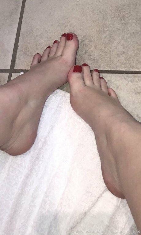 Just_me_and_my_feet photo 6