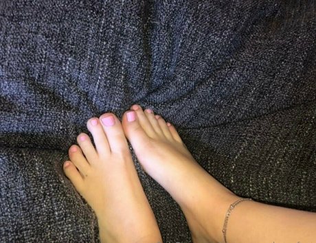 Just_me_and_my_feet photo 9