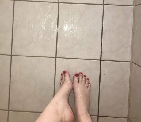 Just_me_and_my_feet photo 10