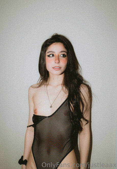 Justleaax photo 24
