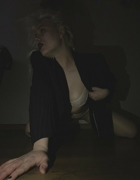Justyna Czerwinska photo 31