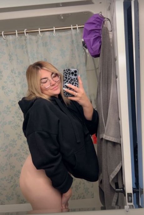 Busty Kait photo 15