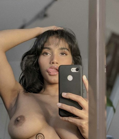 Kalani Fernando photo 1
