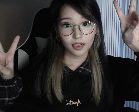 Kang Hee Yoon photo 19