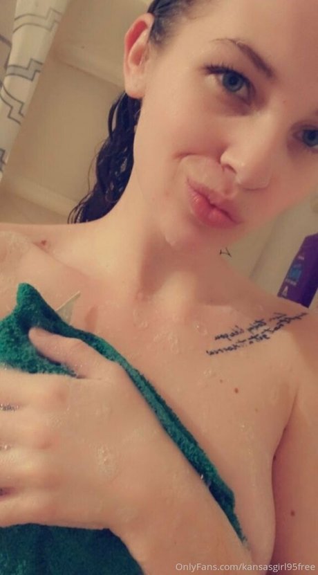 Kansasgirl95free photo 9
