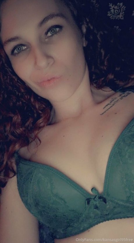 Kansasgirl95free photo 11
