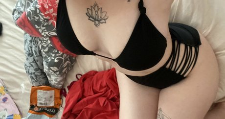 Karah Brooke photo 27
