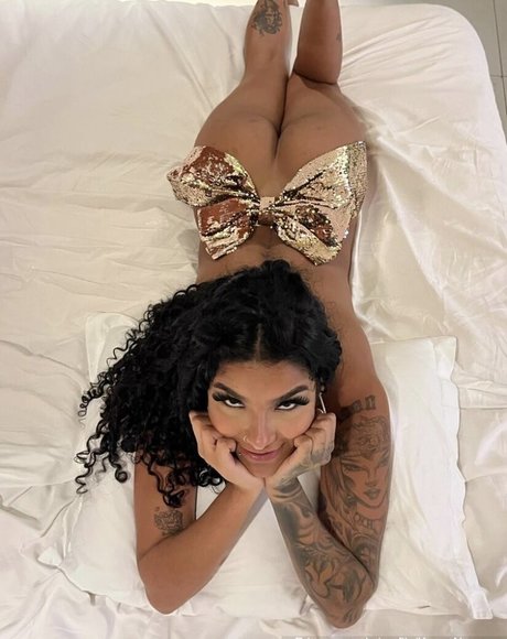 Karen Alencar photo 4