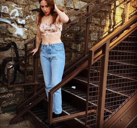 Karen Gillan photo 17