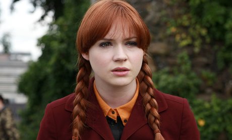 Karen Gillan photo 21