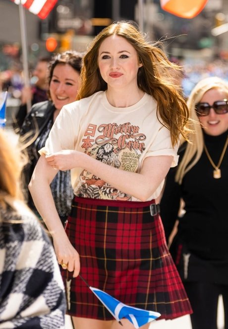 Karen Gillan photo 39