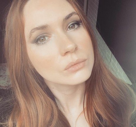 Karen Gillan photo 124
