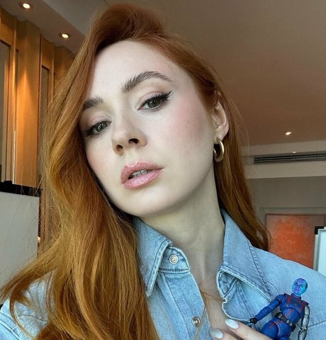 Karen Gillan photo 223