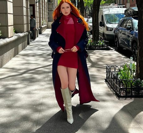 Karen Gillan photo 295
