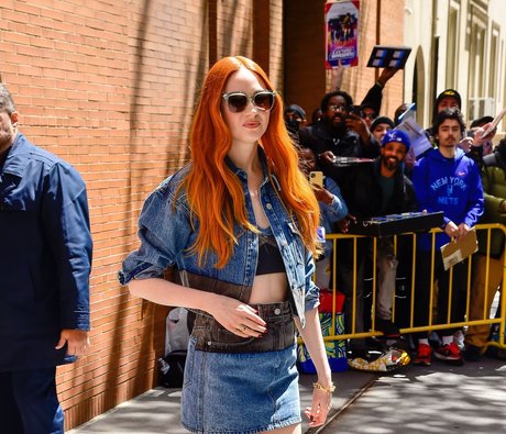 Karen Gillan photo 307
