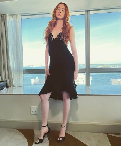 Karen Gillan photo 310