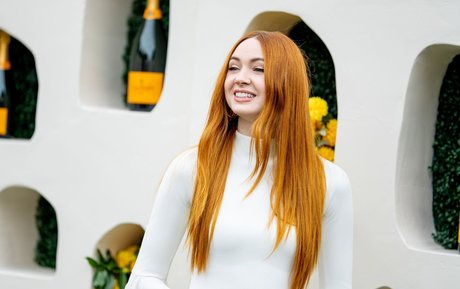 Karen Gillan photo 330