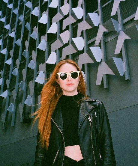 Karen Gillan photo 348