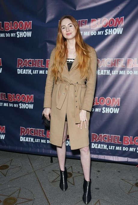 Karen Gillan photo 351
