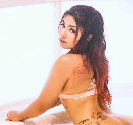 Karen Megan photo 2