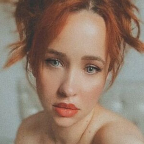 Karen Megan photo 17