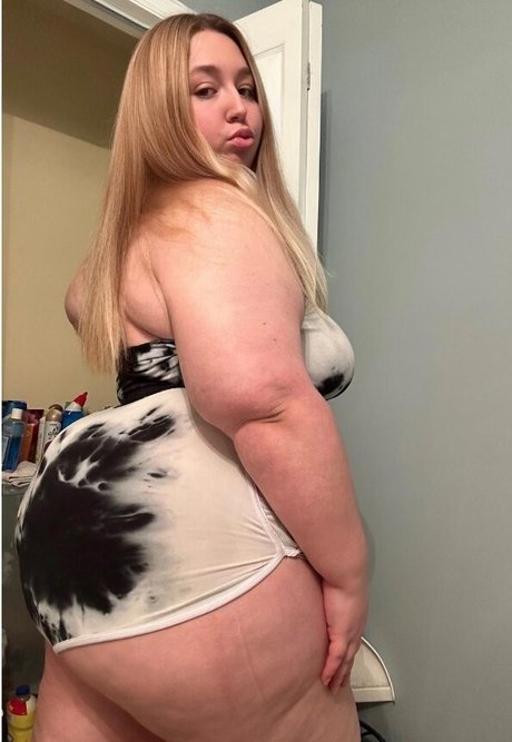 Karly Marquinez photo 13