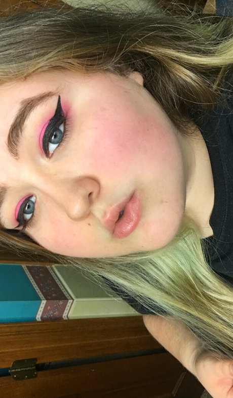 Karmatheslut777 photo 16