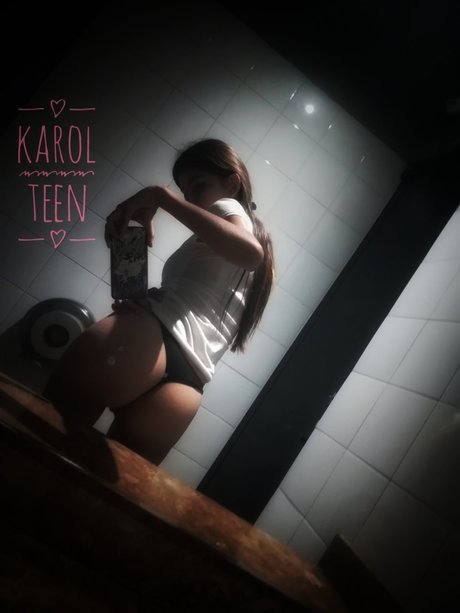 Karol Smith photo 689