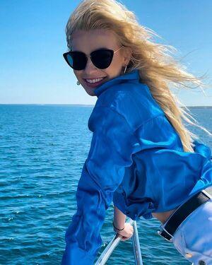 Karolina Bielawska photo 6