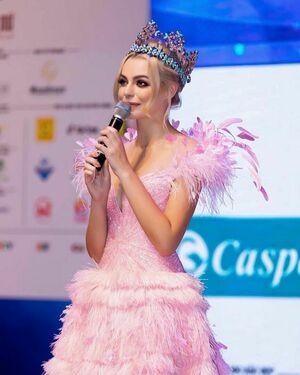 Karolina Bielawska photo 7