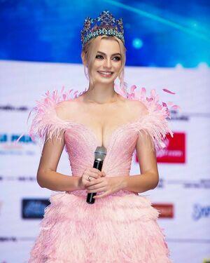 Karolina Bielawska photo 10