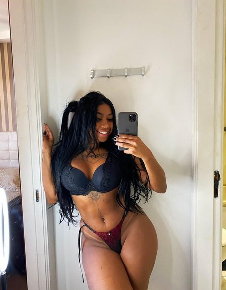 Karoline Coutinho photo 27