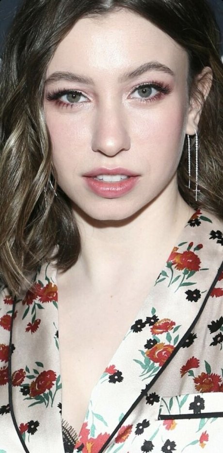 Katelyn Nacon photo 16