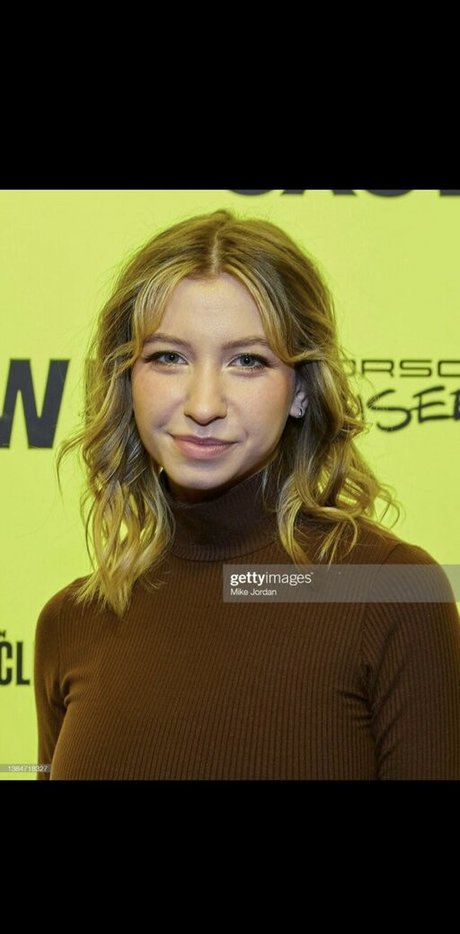 Katelyn Nacon photo 17