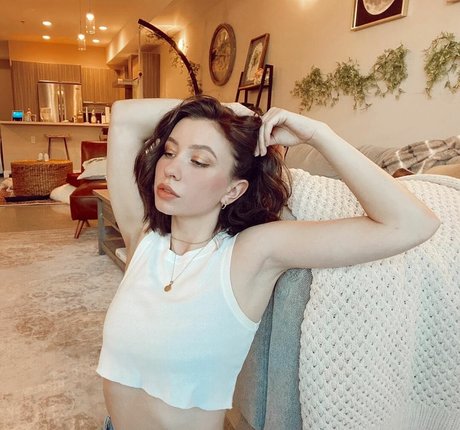Katelyn Nacon photo 20