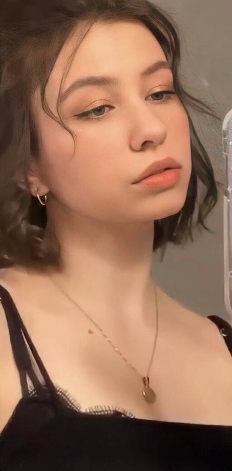 Katelyn Nacon photo 39