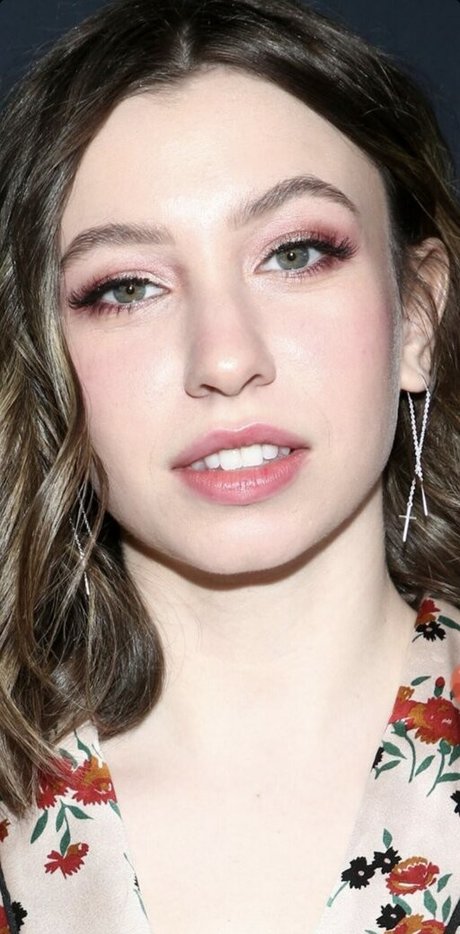Katelyn Nacon photo 41