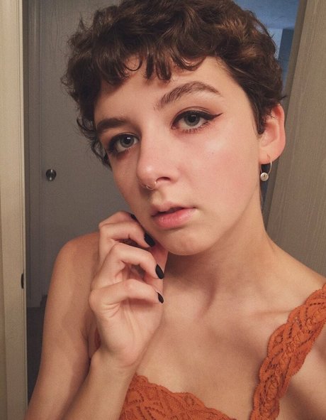 Katherine Hudson photo 1