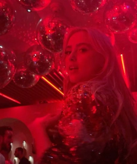 Kathryn Newton photo 13