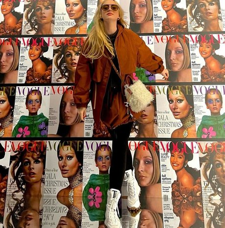 Kathryn Newton photo 20