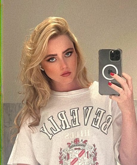 Kathryn Newton photo 34