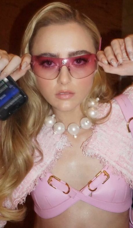 Kathryn Newton photo 54