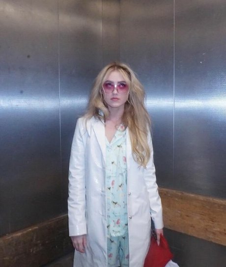 Kathryn Newton photo 64