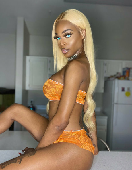 Katie Lou Lou photo 28