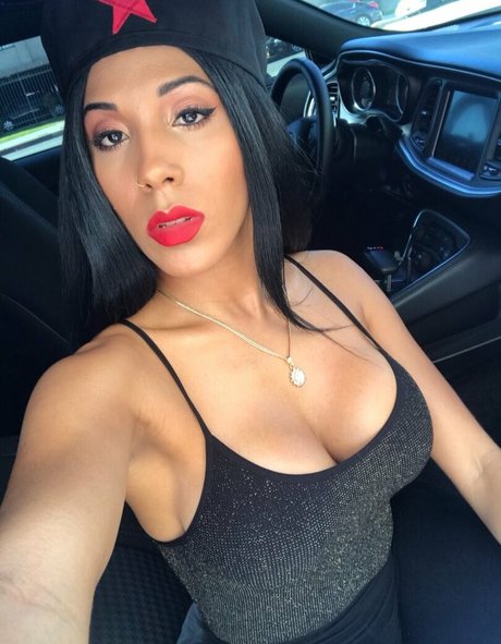 Katie Nolan photo 13