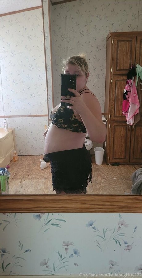 Katiebugkitty122 photo 9