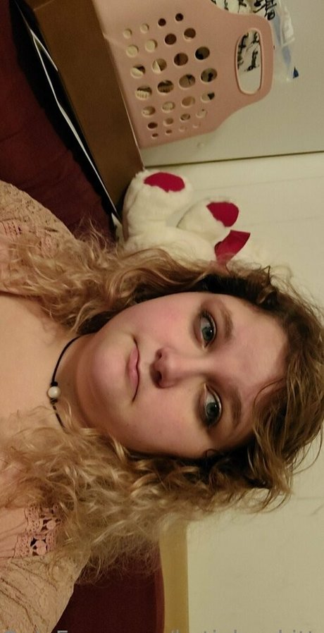 Katiebugkitty122 photo 37