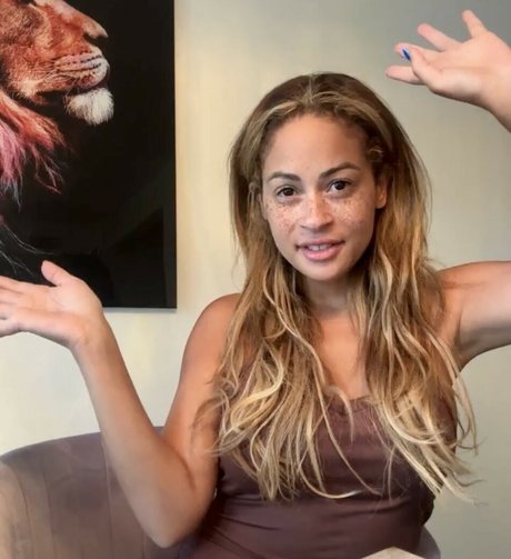 Kayla Braxton photo 320
