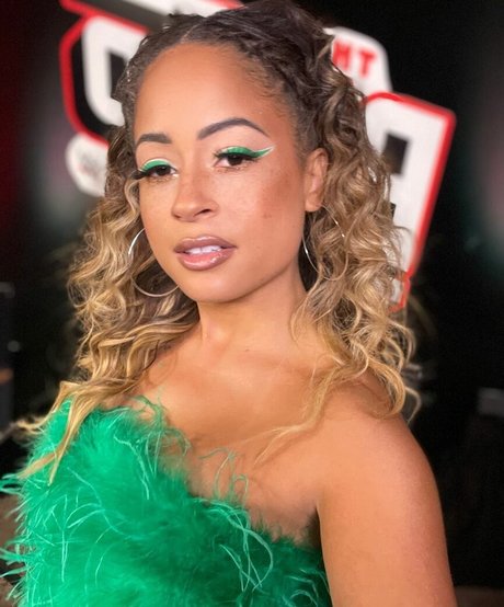 Kayla Braxton photo 332